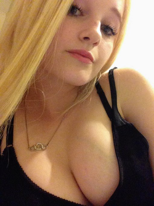 long blonde hair don't carrree throwback https://t.co/ZS4dzW77L2<a href="/tag/fbf"class="tags"><span>#fbf</span></a><a href="/tag/ropebunny"class="tags"><span>#ropebunny</span></a><a href="/tag/suspention"class="tags"><span>#suspention</span></a>