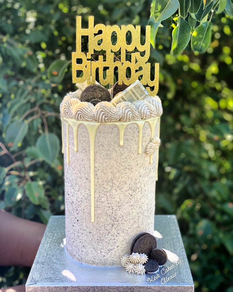 Alexie_Ldn's tweet photo. My most popular cake...

The Nation’s Favourite Oreo Drip Cake

Cleanliness of the cake is everything for me now! If you know how my cake presentation was at the start of my journey this is a massive improvement 🙏🏾

https://t.co/e7rPgBq9YR https://t.co/1gzOJowsA4