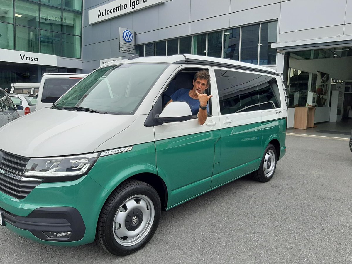 Os presentamos a Patxi Arocena en el momento de la entrega de su #California en #VolkswagenVASA. ¡Esperamos que lo disfrutes! 🤙