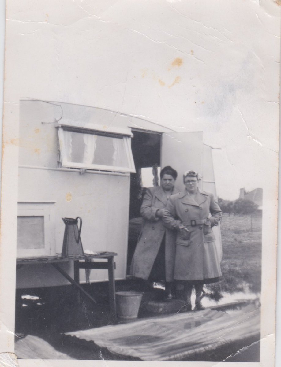 This is Mum's Mum and her Auntie Sis in the late 40s. This was the community that her Mum grew up in near Rugby. I want to say the name of that group, but I can't work out if it's racist to say it, so basically people travelling around who centuries before came from Europe.