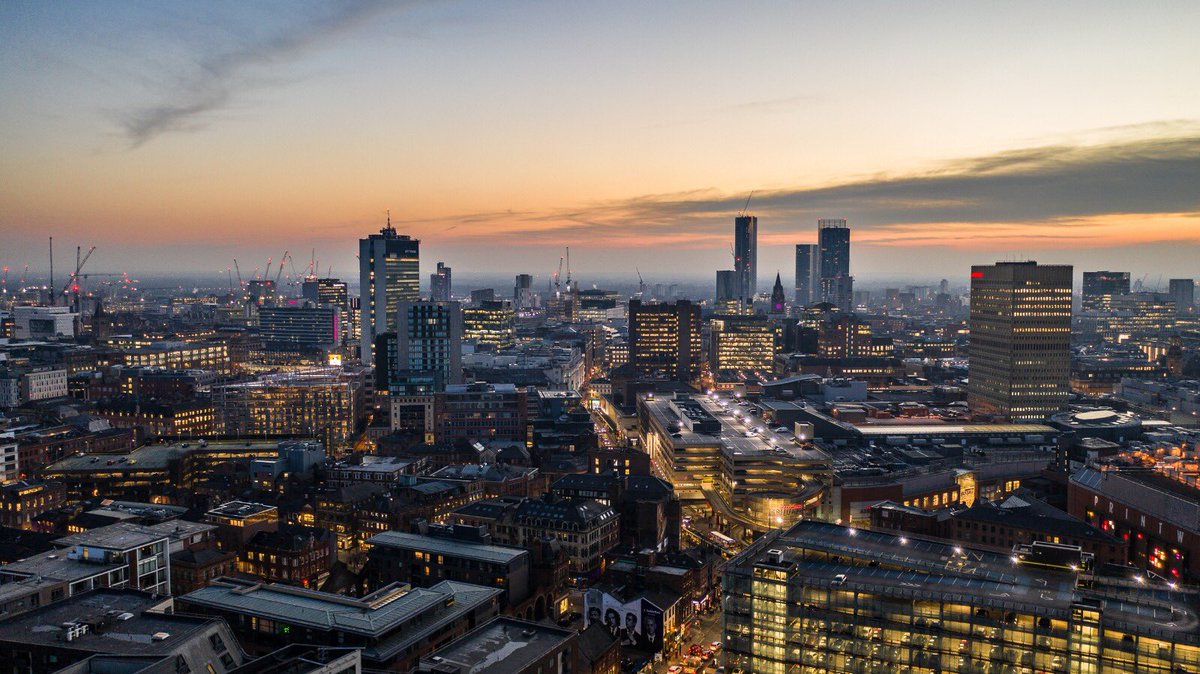 Twilight photography has always been a passion of mine, capturing the last of the natural light whilst the streets and buildings below start to switch theirs on. Here I was able to mix passion with my work and fly our drone over Manchester #aerialphotography #photography