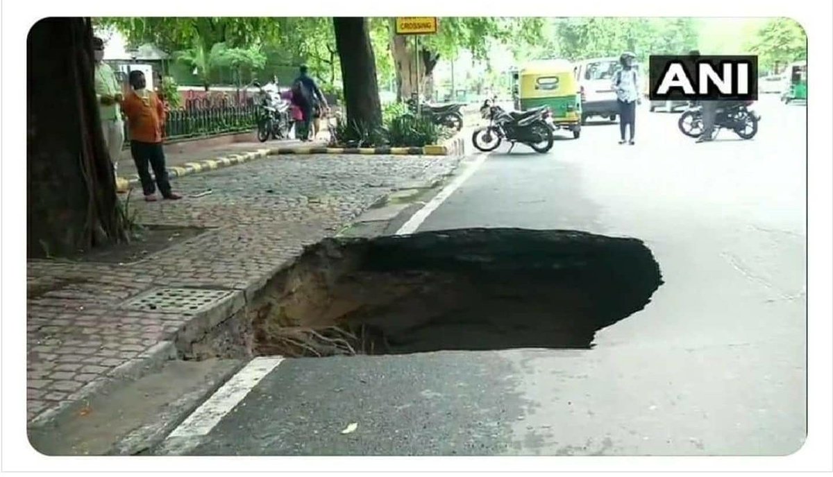 TailorKaitan's tweet photo. Udaipurites will fill it with water , make video's applying filter and tag @udaipurblog 🤦🏻‍♂️ https://t.co/uJBKS1kuR0