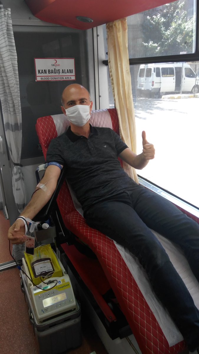 AbdullahOZLU1's tweet photo. Kan, üretilmeyen tek ilaçtır ve Kaynağı yalnızca insandır.
İyilik molası vererek bizi bekleyen ihtiyaç sahiplerine ulaşmak üzere Trabzon Koçhinler Arçelik sponsorluğunda, @dkaradenizBKM ın düzenlediği kan bağışı kampanyasına katıldık.#kandostum
#SensizOlmaz
@Kizilay
@YusufKocinn https://t.co/YPBzcohAXm