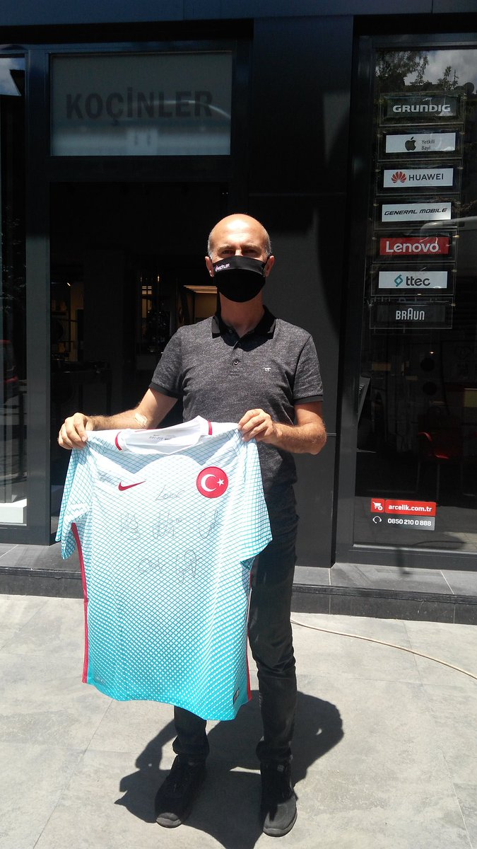 AbdullahOZLU1's tweet photo. Kan, üretilmeyen tek ilaçtır ve Kaynağı yalnızca insandır.
İyilik molası vererek bizi bekleyen ihtiyaç sahiplerine ulaşmak üzere Trabzon Koçhinler Arçelik sponsorluğunda, @dkaradenizBKM ın düzenlediği kan bağışı kampanyasına katıldık.#kandostum
#SensizOlmaz
@Kizilay
@YusufKocinn https://t.co/YPBzcohAXm