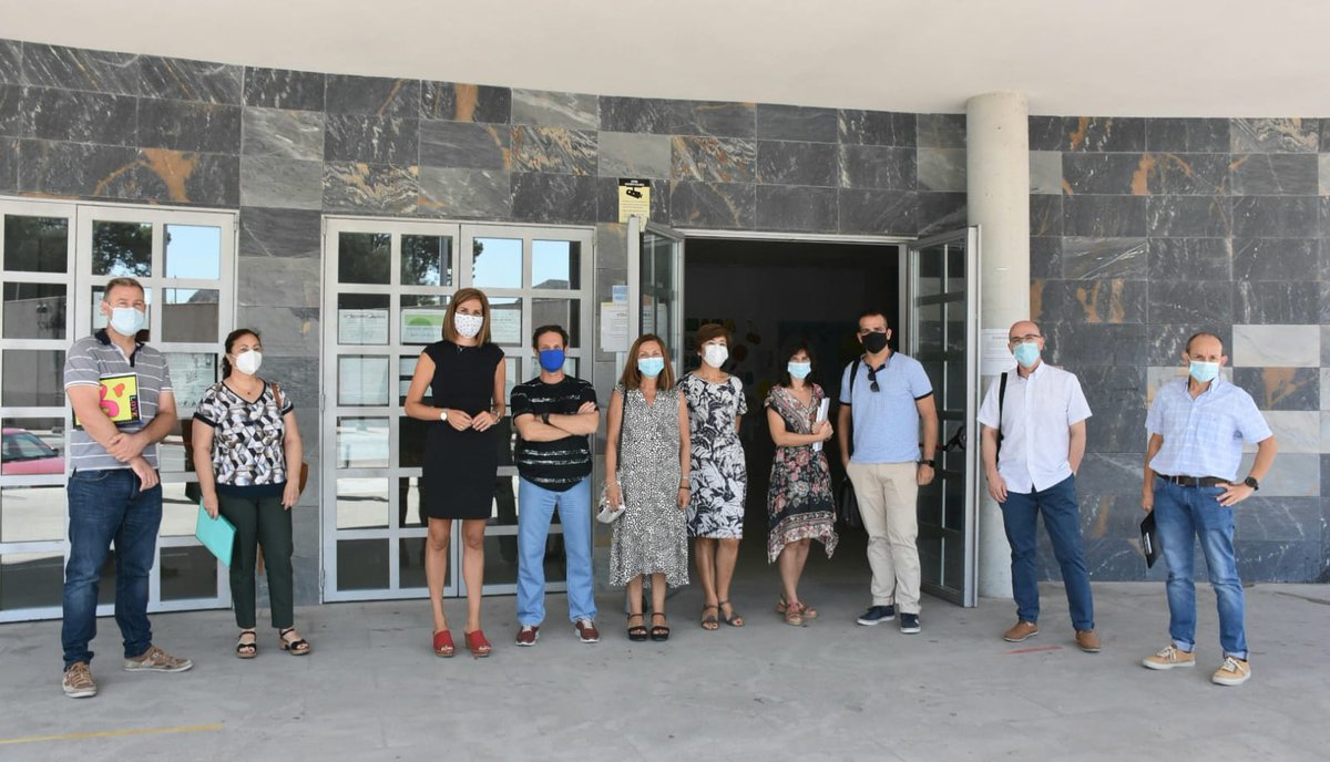 AytoArchena's tweet photo. El Ayuntamiento #Archena realizará test #COVID-19 a todos los profesores y empleados de los centros docentes del municipio.
La Alcaldesa acuerda un protocolo de seguridad junto a los directores de los centros educativos para garantizar un inicio del nuevo #curso #escolar seguro https://t.co/SUUVoMTCED