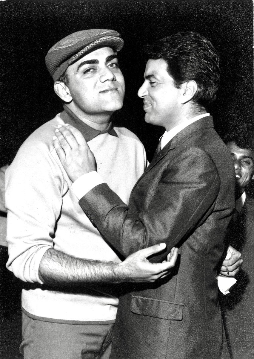 aapkadharam's tweet photo. Jab bhi milta tha ...Mahaul khill uthta tha ..... teri yaad mein MEMOOD ....mann bhar aata hai .... https://t.co/3hvOlyiyUL