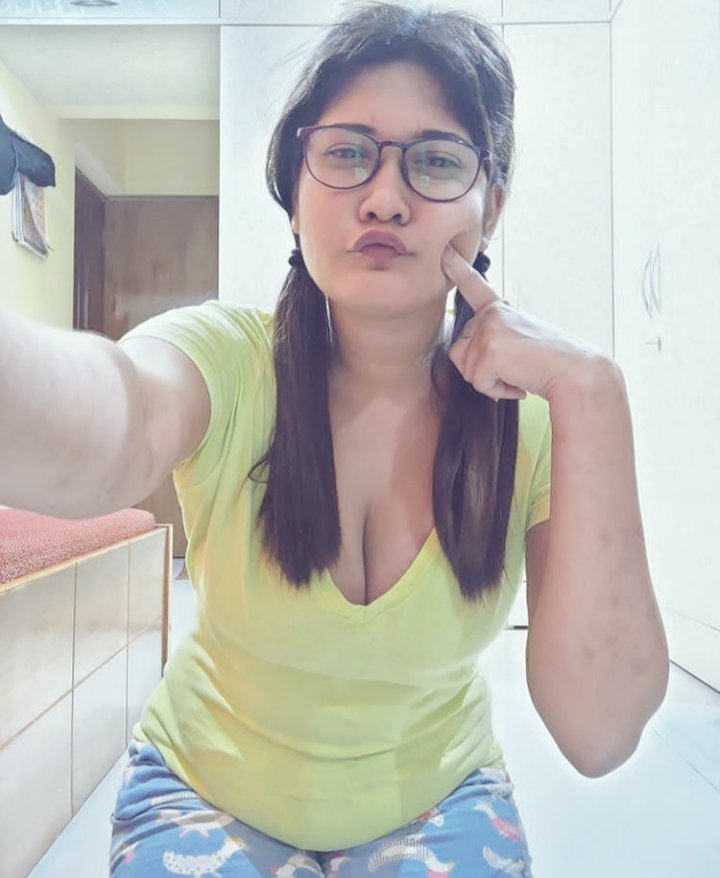 Swetha95475584's tweet photo. My favt lemon yellow top how is it https://t.co/9jEKhyO3GZ