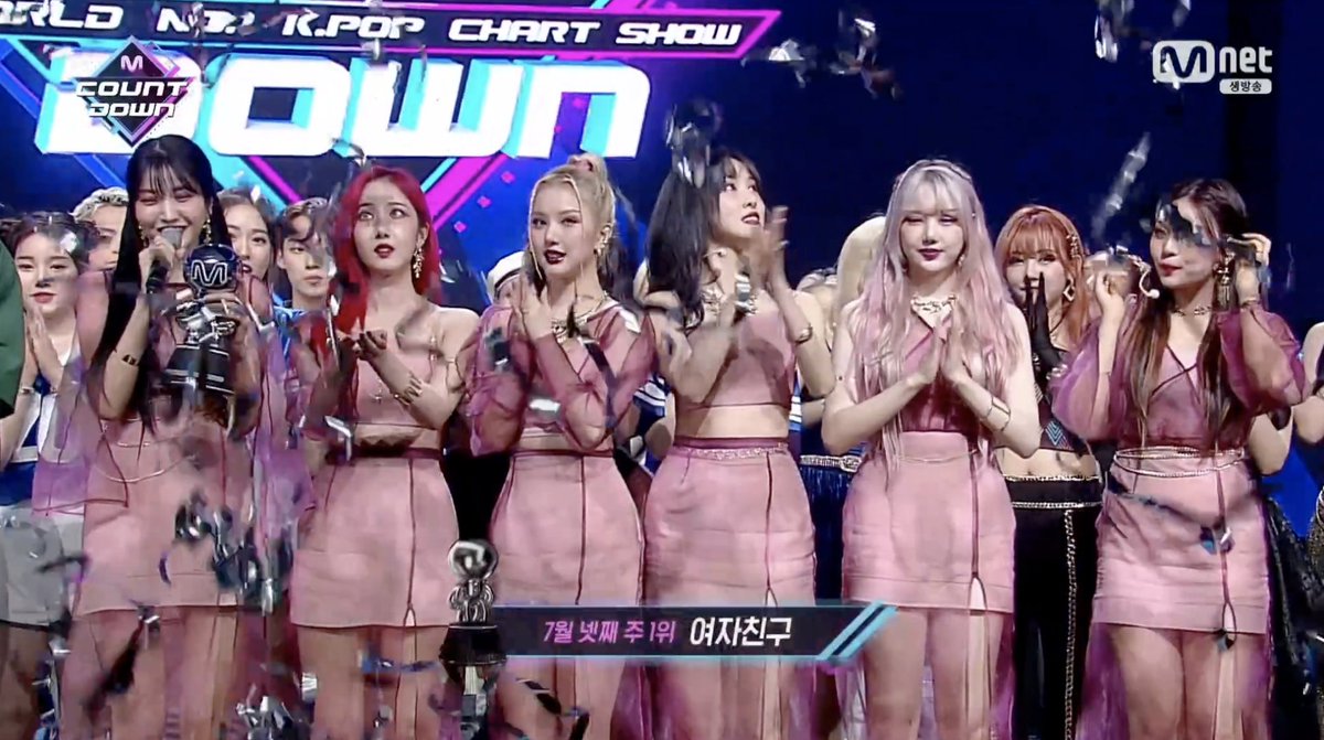Bucin_jun's tweet photo. Nangissssssssss!!!!. Mereke menang lagi Budd!😭😭. They deserved To Win #Apple3rdwin #GFRIEND68thWin #RespectGFRIEND
#WeLoveYouGFRIEND https://t.co/9vM7DGhTfT