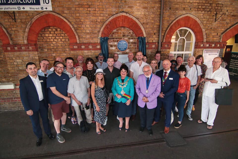 queerwandsworth's tweet photo. 1 Year ago today the Mayor of Wandsworth &amp; Russell Tovey unveiled our #RainbowPlaque for #OscarWilde on Platform 10 of Clapham Junction. 

Have you been to seen it yet? 

We're currently working behind the scenes on our next Plaque which will mark a seminal British LGBT Movie 🧺 https://t.co/7zOl9YIV6F