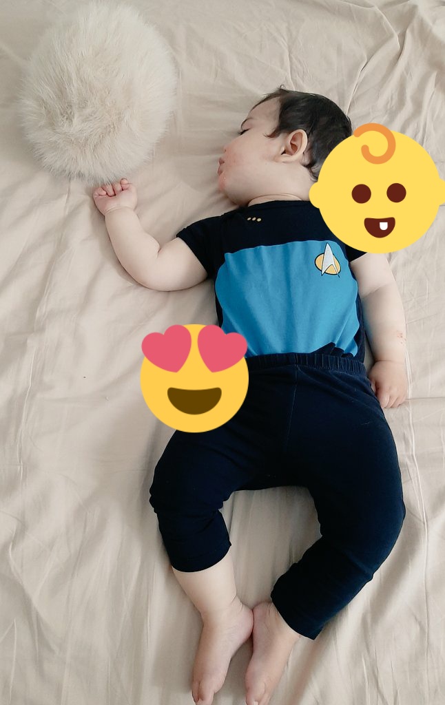 debuggirl's tweet photo. Tribble keeping a close watch over sleeping babe. #ComicConAtHome #StarTrekSDCC 💫 #StarTrekCosplay #StarTrek #trekkie #momlife #toddlertales #wednesday #sttng #3pips #command #sweden #ComicConAtHomeCosplays https://t.co/DeeIDazRRc