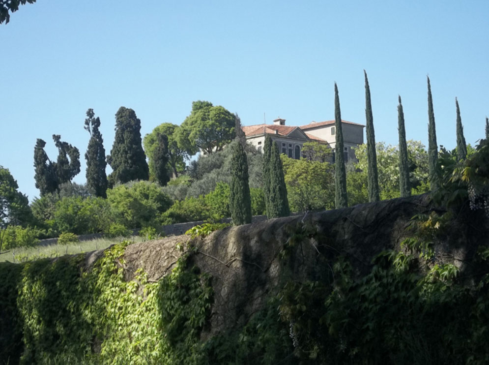 Il #SentierodelPrincipe conduce in alcuni dei luoghi più incantevoli del "Parco letterario dei #ColliEuganei". Dal Castello dei Trovatori all'Arco del Falconetto, da villa Vigna Contarena al Palazzo del Principe bit.ly/32KAsPl #VisitVeneto