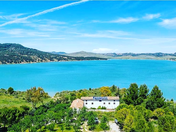 Views from the apartments in this converted farmhouse in the Lake District of Malaga in Andalucia are something else!  Such a peaceful little set up just for adults, set in a nature lover's paradise.
#oneoffplaces #staysomewheredifferent
oneoffplaces.co.uk/El-Arpa-Finca-…