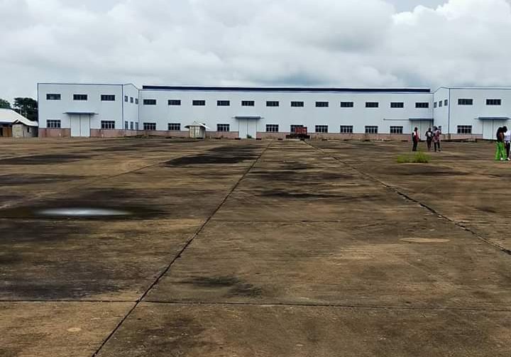 We found the runway, the tarmac, the control stations and other things that make up an Airport or Airstrip with a glaring evidence, that the facility has suffered total abandonment, deterioration and looting.