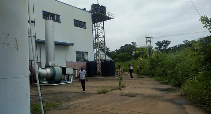 THE OGURUGU AIRPORTAirport in OGURUGU Uzo-Uwani may sound like story from the space or a fairytale but it's empirically true and realIt was an Airport said to have been awarded by the Military regime of OBJAt the airport, we found solid structures in a vast expanse of land