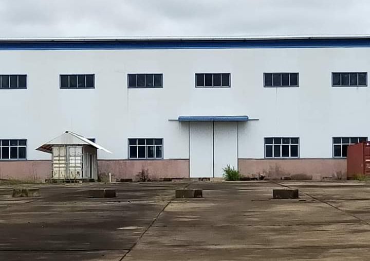 We found the runway, the tarmac, the control stations and other things that make up an Airport or Airstrip with a glaring evidence, that the facility has suffered total abandonment, deterioration and looting.