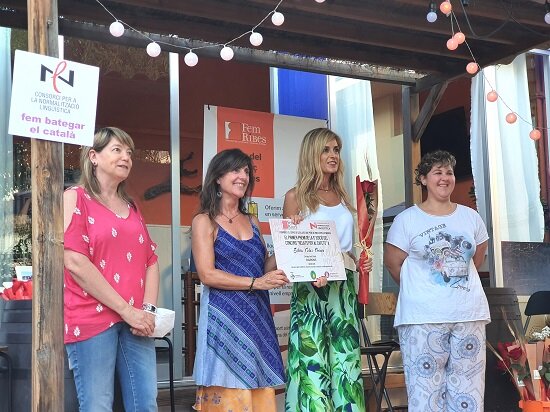 cpnlpenedesgrf's tweet photo. Enhorabona #SílviaColás, guanyadora de la V edició dels "Relats per al Cafetó", i també a tots els participants d'aquest any en el concurs organitzat per #FemRibes i el #ServeiCatalàdeSantPeredeRibes. Per molts relats i bona lectura! #SantJordialjuliol https://t.co/82cU8EN3i1 https://t.co/nuC7Q4tMm6