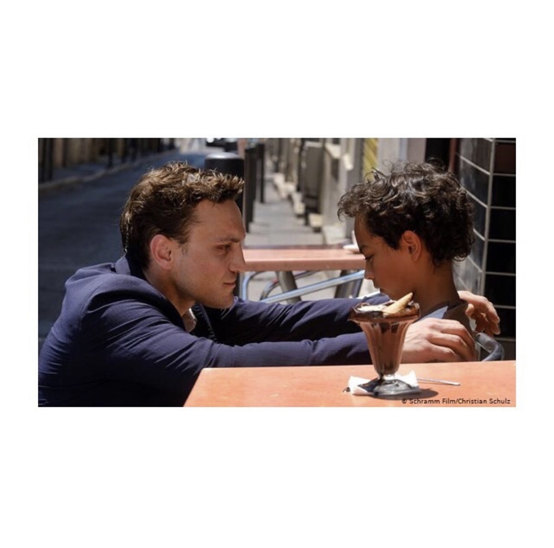 Left Unread tweet media