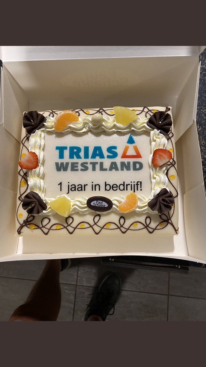 TriasWestland's tweet photo. Ook in tijden van Corona vieren we (op afstand) de hoogtepunten met onze meer dan 50 deelnemende glastuinbouwondernemers. Meer dan 1 jaar in bedrijf en meer dan tevreden over de performance van onze installaties! >0,5PJ duurzame warmte per jaar 😀 🥂 https://t.co/sGSC5CLMhH