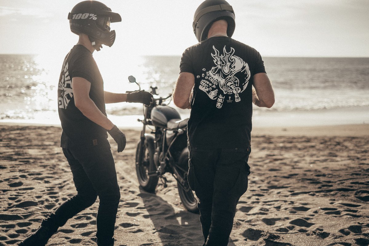 MotoPando's tweet photo. Stand out logo is the perfect detail for your riding style. Find eye-catching PANDO MOTO t-shirts at our e-store. ⁠
⁠
#pandomoto #pandoace #styleinspo #stylegoals #instamotogallery #bikelive #instamoto  #instabike ⁠ https://t.co/NJgHgsv6IJ