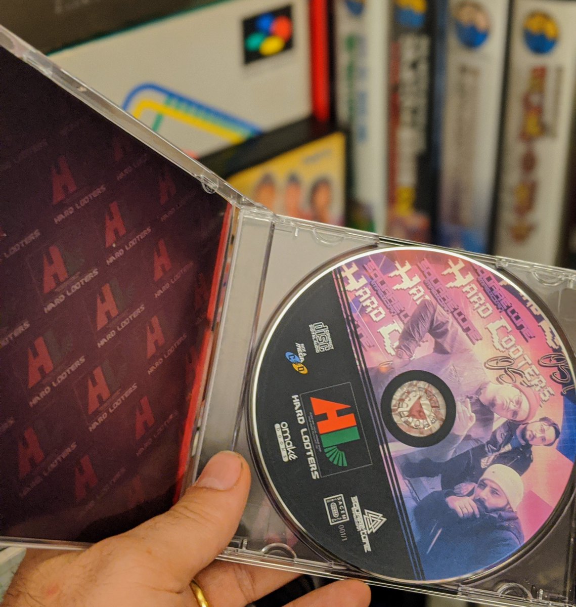 GDorison's tweet photo. [HARD CONCOURS] Free loot EX + Alpha d'un pack coffret Blu-Ray #hardlooters (Sortie officielle septembre chez @omakebooks) + le CD de l'OST de la série by @squaretune ! Pour participer, suffit de RT + follow ! TAS le vendredi 31 juillet. More "Hard Concours" to come ^^ https://t.co/8dVyKpf3wR