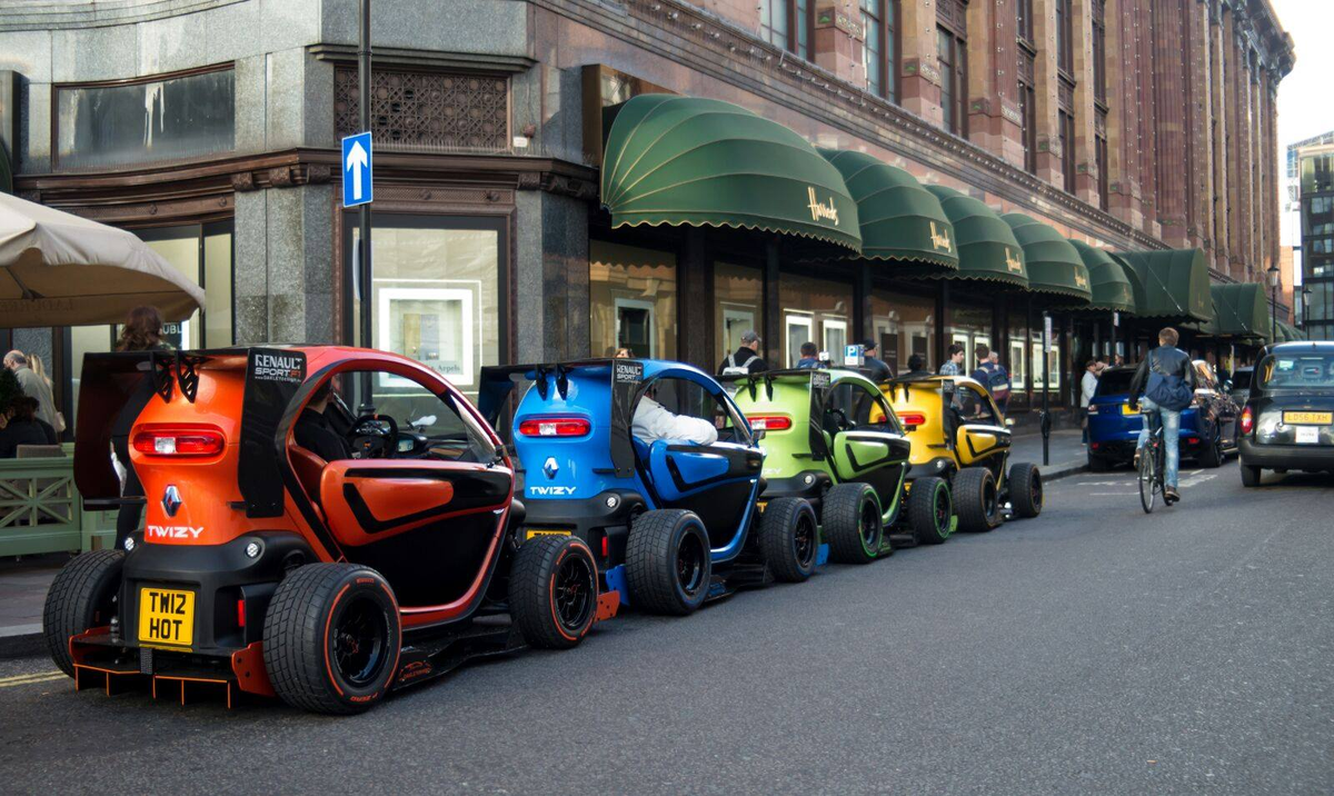 UltimativCars's tweet photo. Nope, it's the "Twizy F1" from #OakleyDesign (2009-2013), which was located in #Preston, #Lancashire @LiveLancs.
Taking up the #Renault #Twizy Z.E. R.S. F1 Concept (which had no doors), OD made 2013 at least 4 copies, based on regular Twizys (w/ doors).
@Renault_FR @RenaultF1Team https://t.co/cQvcKW3MUF