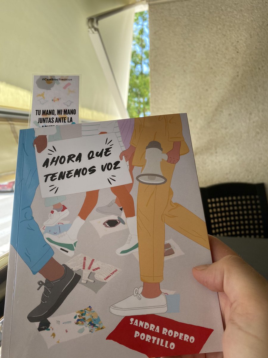 biogeocarlos's tweet photo. Leído “Ahora que tenemos voz” de @sandra__rop. Un librito pequeño en tamaño, pero grande en contenido. Sandra es una chica valiente, con la que da gusto hablar de cualquier tema. Muy orgulloso de haber podido influir aunque fuera un poquito en su formación. ¡Enhorabuena! https://t.co/r07bEy31zY