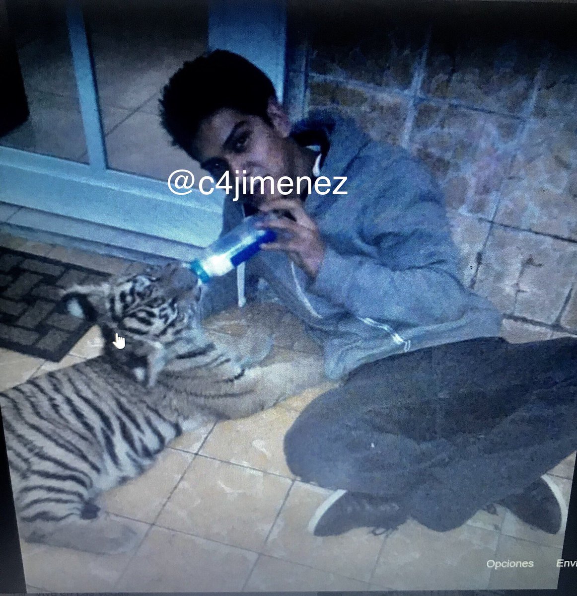 c4jimenez's tweet photo. IDENTIFICAN a DECAPITADO; ES UN ExPRESIDIARIO
Se llamaba Isaac C, le decían El Chuky.
Estuvo preso en el Reclusorio Norte.
El jueves desapareció.
@SSC_CDMX y @FiscaliaCDMX hallaron sus restos en dos alcaldías.
Así se lucía en redes.
Así acabó.

Detalles> https://t.co/7jfFcFJUy6 https://t.co/d0yzLi9JIW