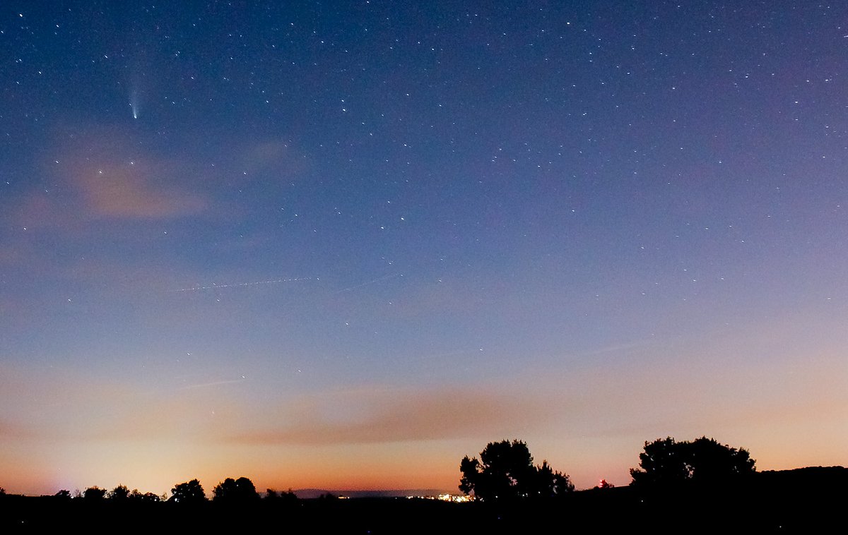 dlang1970's tweet photo. #Neowise in #Rheinhessen am 22.07.2020 - 23:50h https://t.co/AokIX4sxQj