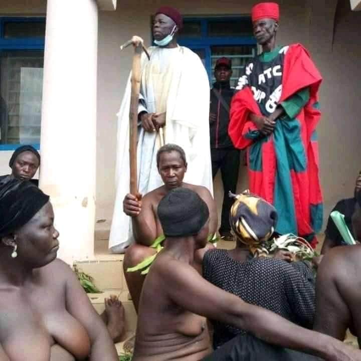 SaharaReporters's tweet photo. UNDATED: Naked Kaduna Women Protest Against Governor @elRufai Over Rising Insecurity, Endless Killings | Sahara Reporters 
Southern Kaduna, predominantly occupied by Christians, has witnessed more ethno-religious violence than any region in...
READ MORE: https://t.co/zzQ0lsrCqj https://t.co/GHM8ymUcOT