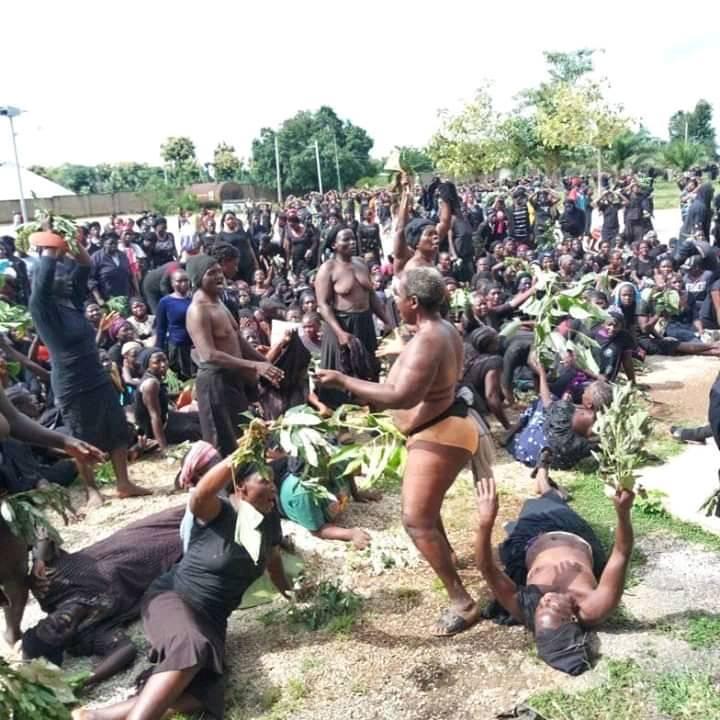 SaharaReporters's tweet photo. UNDATED: Naked Kaduna Women Protest Against Governor @elRufai Over Rising Insecurity, Endless Killings | Sahara Reporters 
Southern Kaduna, predominantly occupied by Christians, has witnessed more ethno-religious violence than any region in...
READ MORE: https://t.co/zzQ0lsrCqj https://t.co/GHM8ymUcOT