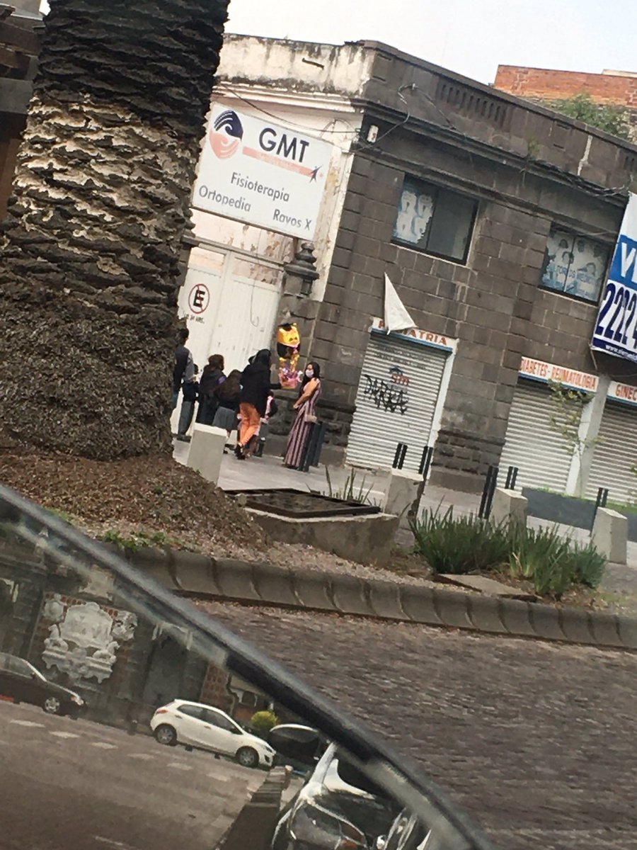queklor's tweet photo. @GusSalvatori están permitidas las graduaciones de escuelas? Cómo está en la av. jumares a una calle del paseo bravo https://t.co/MzbP7v1Mc9
