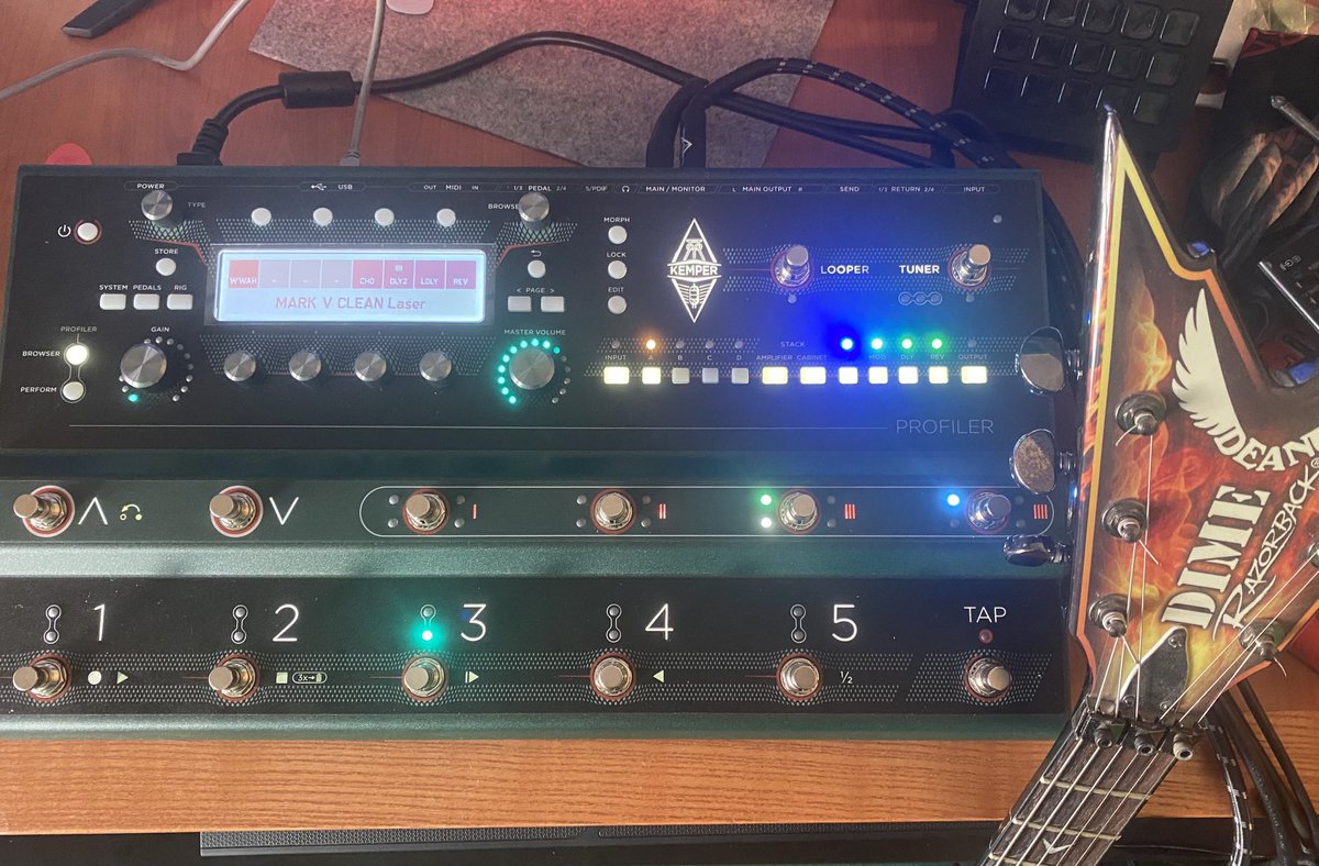 Also ich bin seit heute im Rockerhimmel 🤘😁

Mehr brauch man als Gitarrist nicht 😍
Der Kemper Profiler Stage 🤘😍
#kemper #guitar #amp