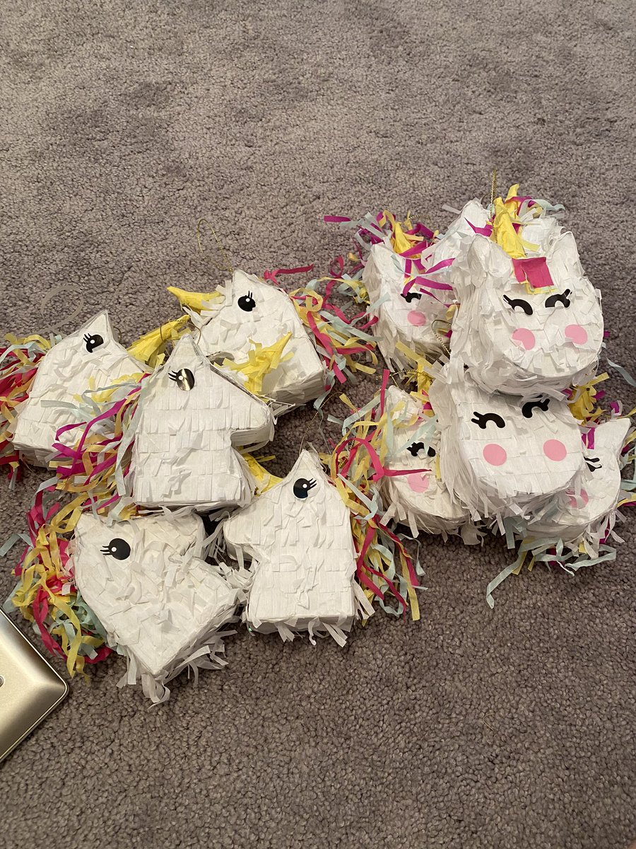 ladysparkleshoe's tweet image. Piñata stuffing time! Which means? It’s a mail day. ❤️❤️

Yes, I like to send random people mini piñatas. I mean, we all need a little magic in our mailbox right?

#magicmail #magicmaker #unicorns