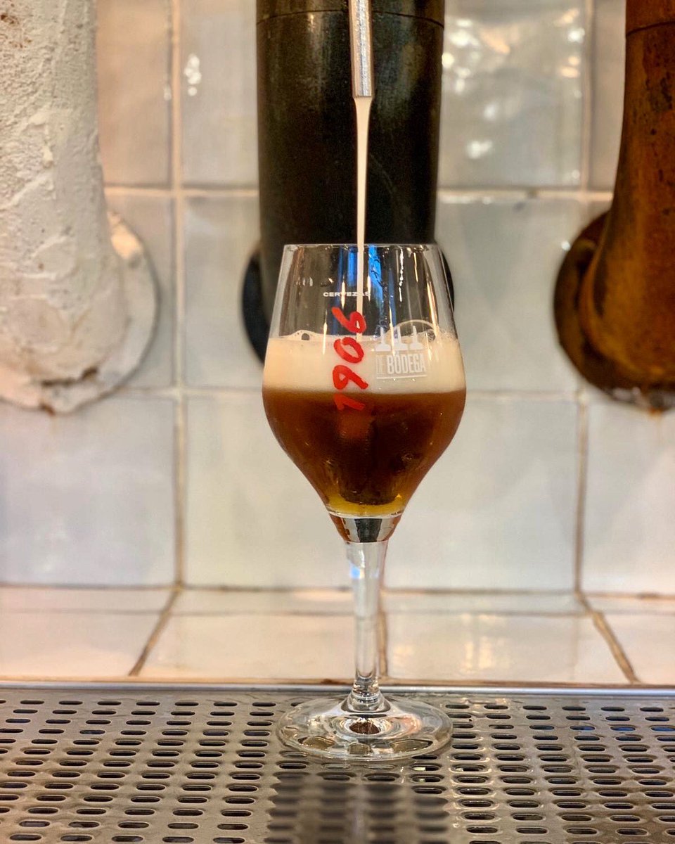 LaTitaVigo's tweet photo. En @latitavigo te está esperando la caña perfecta: ¡Una @cervezas1906 recién tirada! ¡Toca disfrutar de este jueves!
#Vigo #cerveza1906 #EstrellaGalicia #maeloc #LaTitaRivera #vigomola #vigocity #tanques #cerveza #cerveceros #locales #sidra #cider #baresdevigo #galicia https://t.co/M1MldDv28K