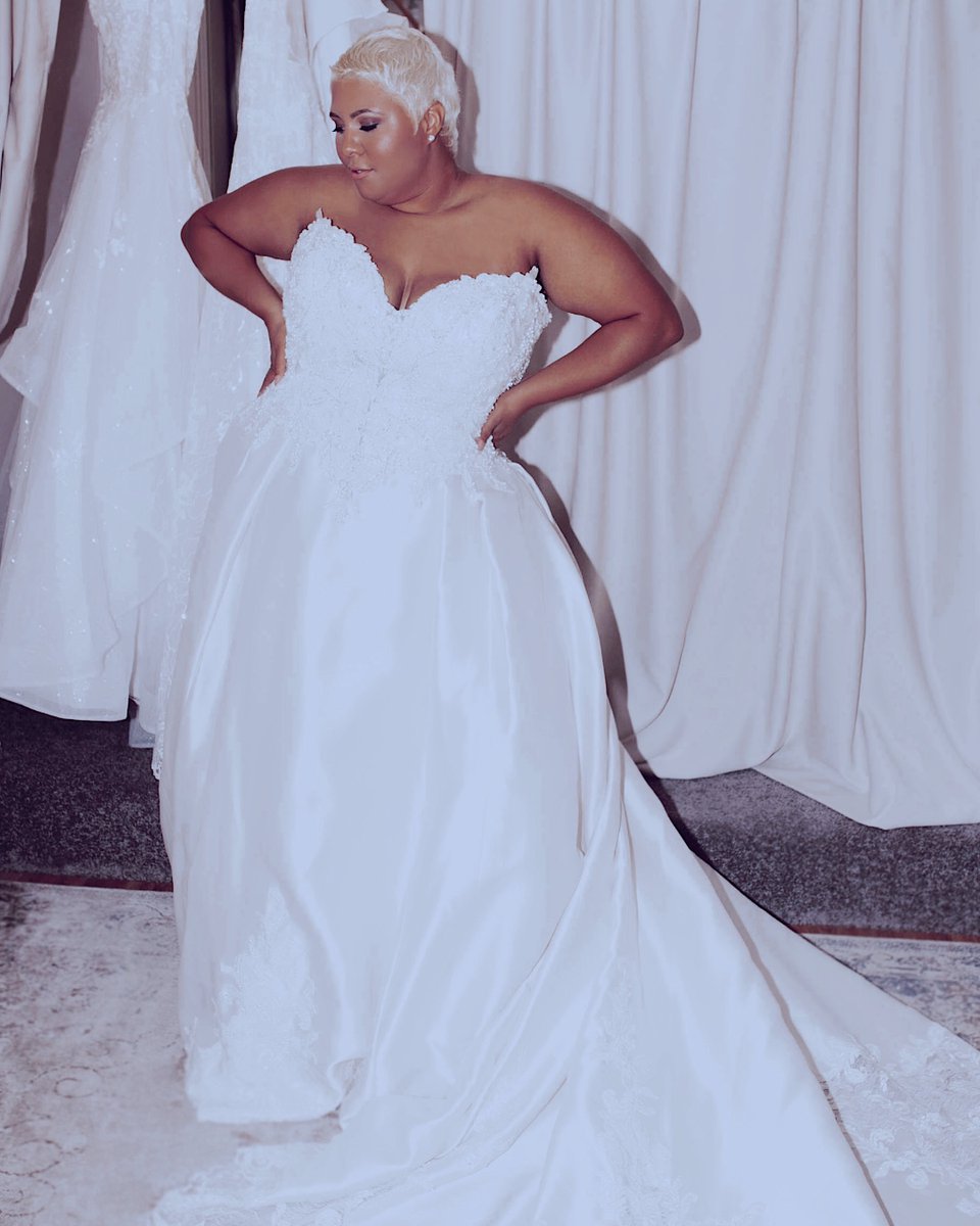 CurvyMain's tweet photo. Describe your perfect gown in one word!? 🤍😍 #IvoryandMain https://t.co/npiixlcMHu