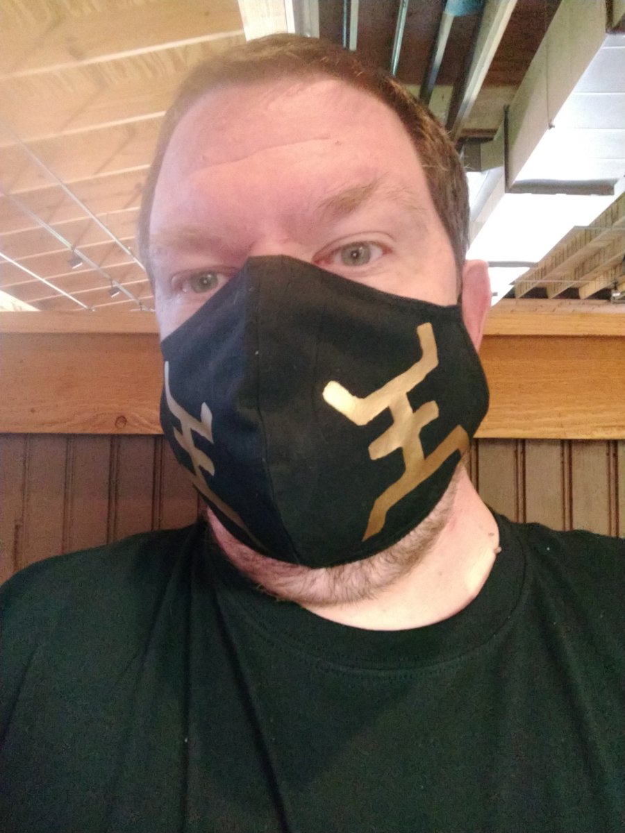 PaladinZeo's tweet photo. New fancy mask from a co-worker! Good Zeo, FTW!! #PowerRangers #Zeo #BetterWorkDay https://t.co/L1kPN2JAF9