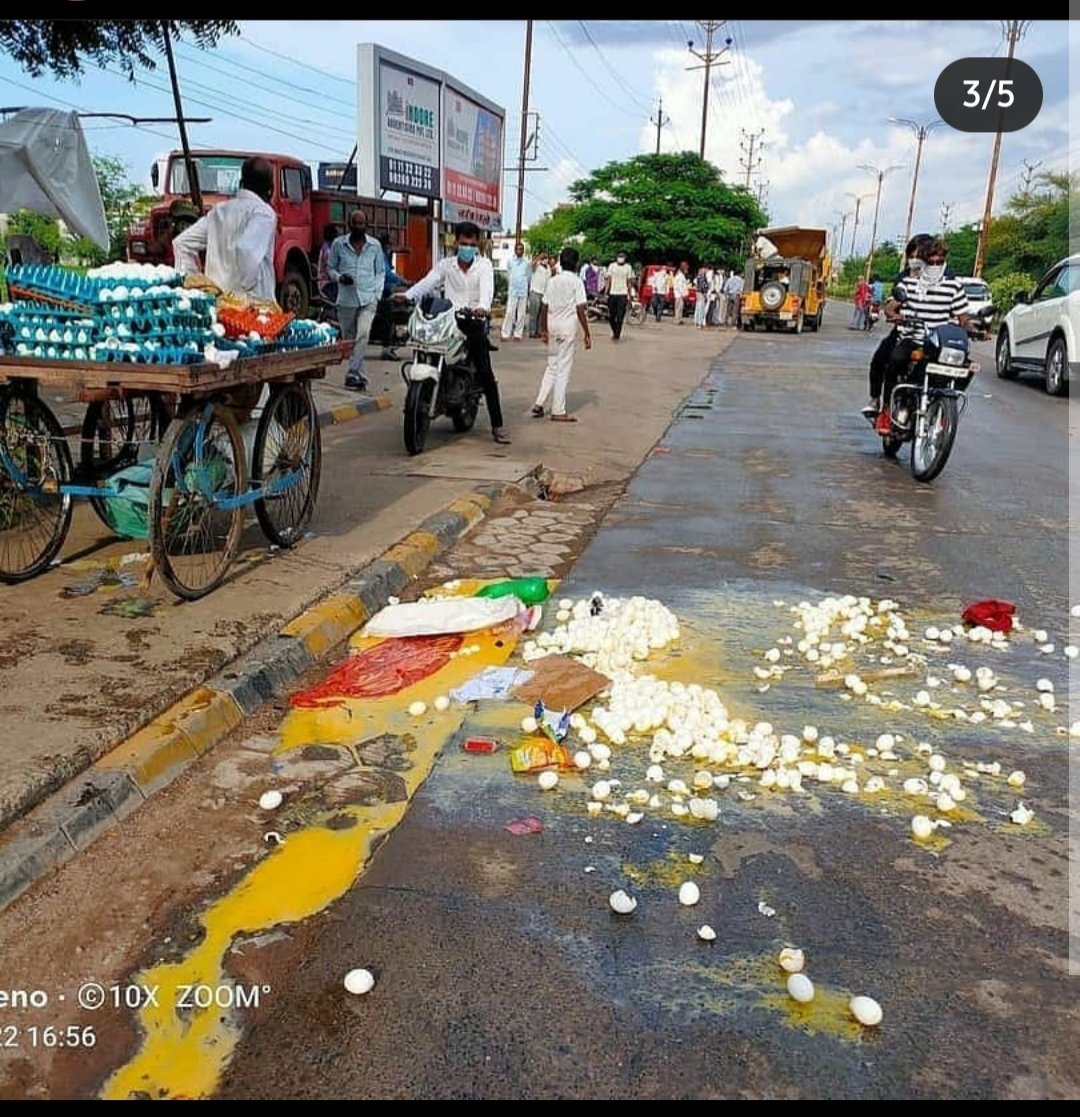 archit2903's tweet photo. एक गरीब आदमी, अपना पेट भरने के लिए मेहनत करता है ना ही अपने शौक पूरे करने के लिए| 
जो मंदिर बनवाएं जा रहे हैं लोगों को उन मंदिरों में जा कर भगवान को धन्यवाद बोलने का मौका देना चाहिए ना ही भगवान से जीवित रहने की भीख मांगने का| https://t.co/0yXaZ9rXwR