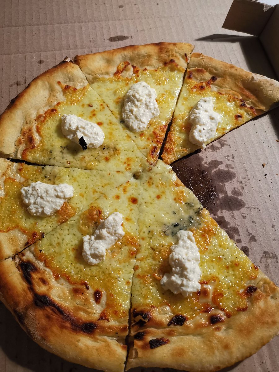 JuanSLopezM's tweet photo. Ya que la pizza de #Bucaramanga es tendencia, aprovecho para recomendarles la mejor de la ciudad. No es de #Manjaran 🤣 pero es del restaurante de mi hermano y es deliciosa. #Manhattan 
Acá pueden hacer sus pedidos: https://t.co/cCwgMqGuK9 https://t.co/f0128DgDbd