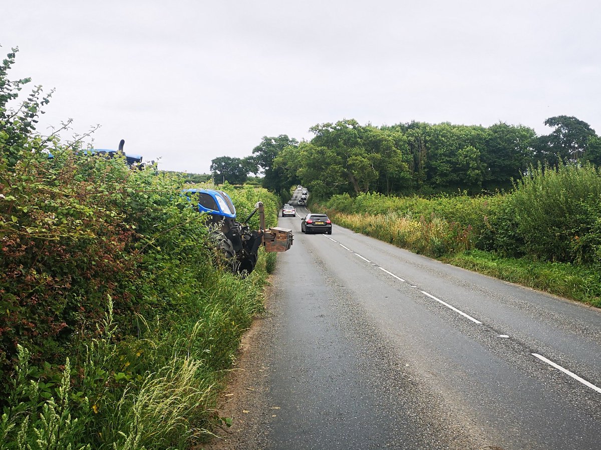LeeFarming's tweet photo. If you see a tractor coming onto the road like this, please bare in mind the driver is up in the cab and has no way of seeing if it is clear to join the road. Rather than driving faster to beat the tractor please give the driver a chance by slowing down 👍 https://t.co/AuuR7MxZOM