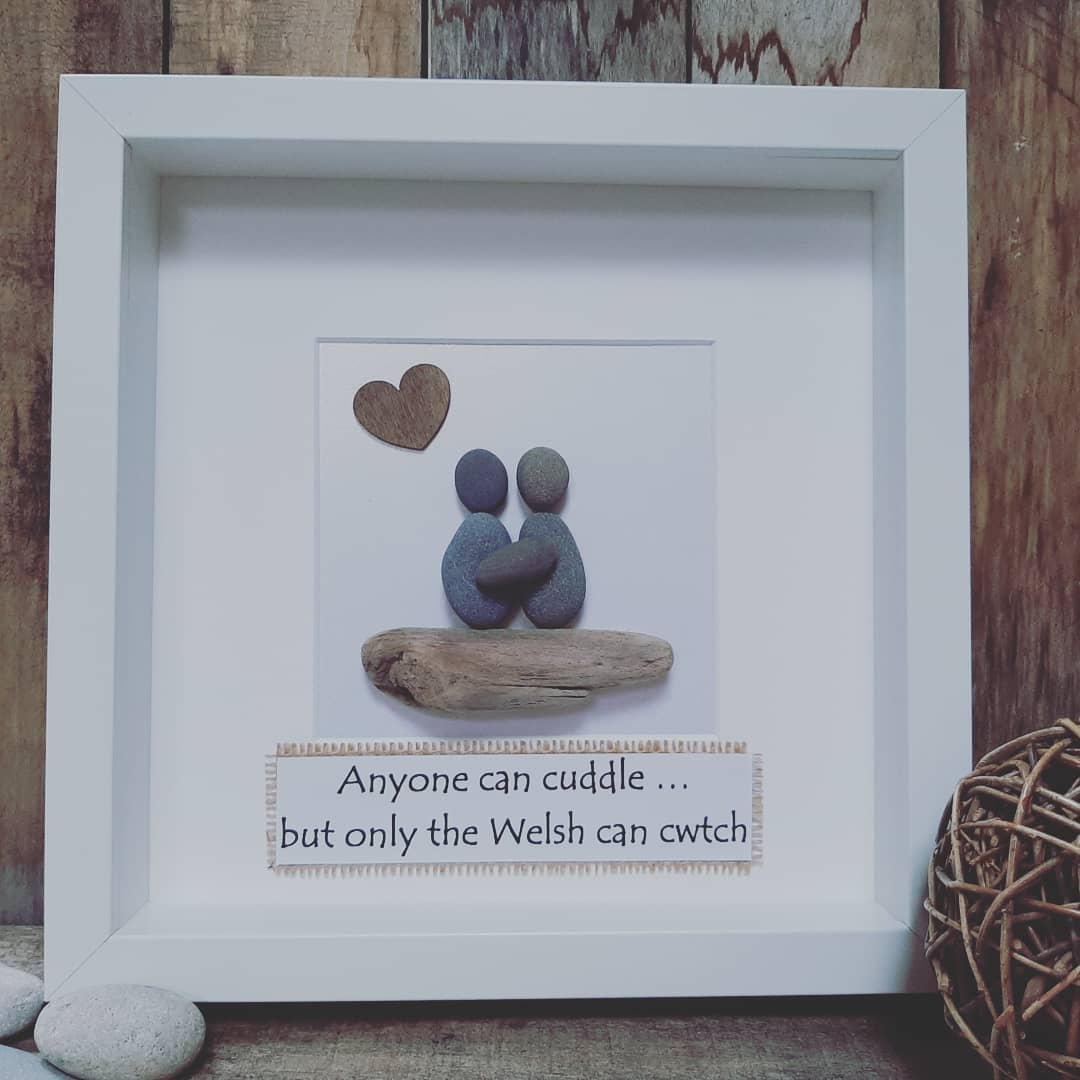 welshpebbles's tweet photo. Only the Welsh can cwtch 🏴󠁧󠁢󠁷󠁬󠁳󠁿 ... &amp; I think lately we've all been reminded just how important those cwtches are ❤🧡💛💚💙💜 #welshpebbles @Craft_Wales @CraftintheBay @CardiffCraft https://t.co/KcADG8Qy6u