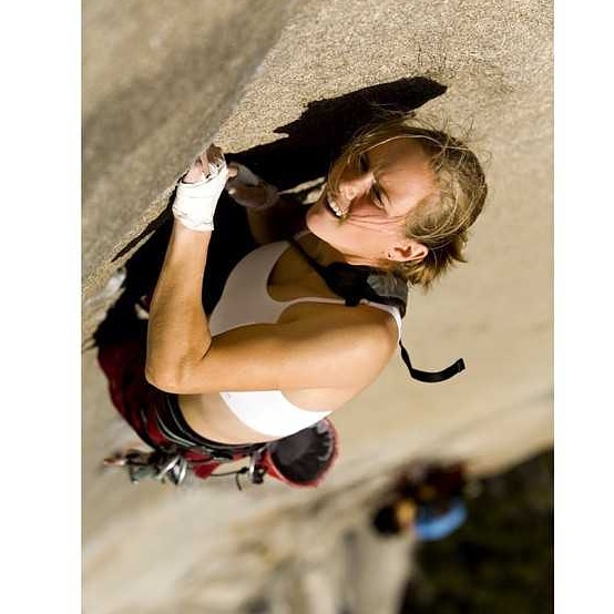 mojagear's tweet photo. Awesome throwback to Beth Rodden on the nose of El Cap.
Beth Rodden rose as an Elite climber after becoming the youngest woman to free climb To Bolt or Not to Be (5.14).

https://t.co/dQuFS9f5vr https://t.co/kD7qILecDg