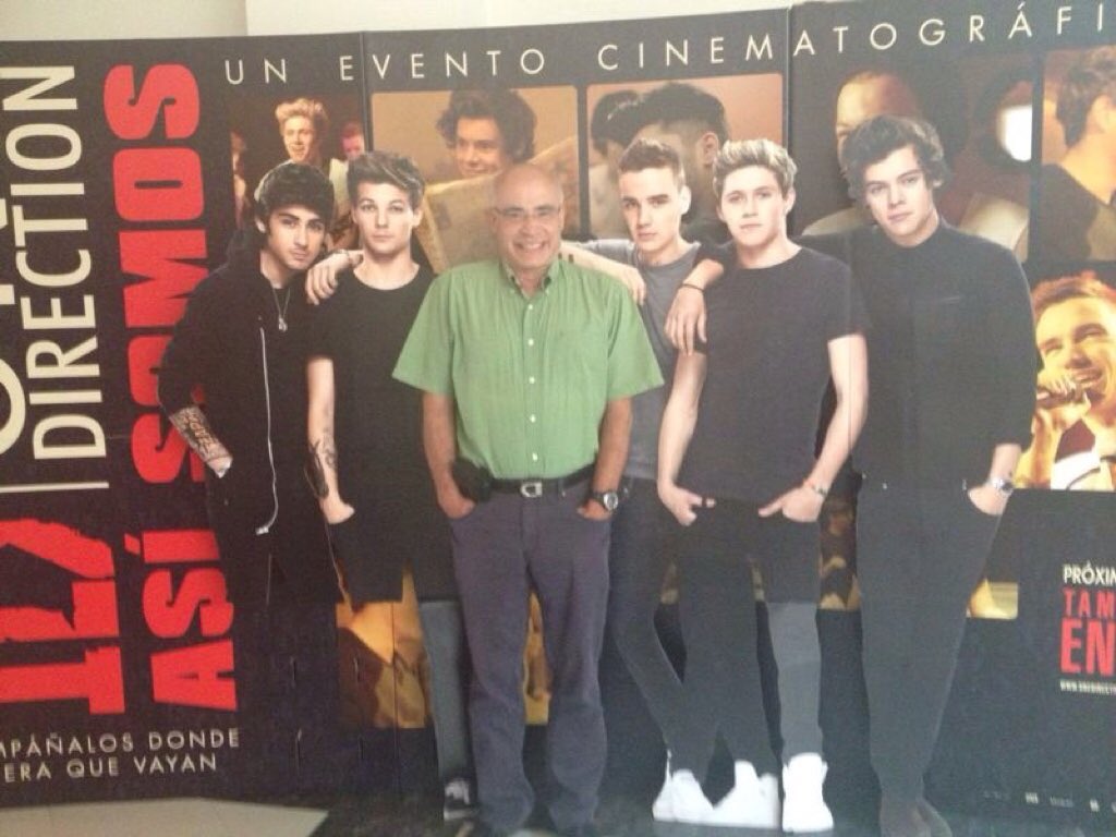 snoopyconfrio's tweet image. mi papá, el integrante perdido de One Direction 🤧😥 #TenYearsOfOneDirection