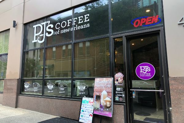 Pointeat5Oaks's tweet photo. Who's feeling a like they need a nice beverage today from one of our local favorites?! $25 Gift Card today to @pjscoffee. 
1. Like &amp; SHARE this post. 
2. Comment your favorite coffee/tea drink! 
3. Tag a friend &amp; let them know if you win.. you'll take them on a coffee date ;) https://t.co/OSodlohnrW