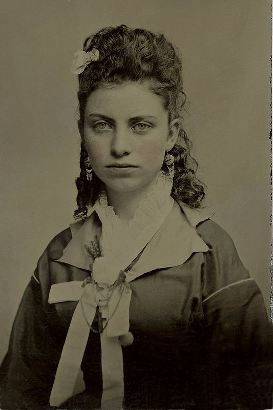 especially if they are in the small, ornamented cases in which daguerreotypes made in the US and the UK were usually housed.