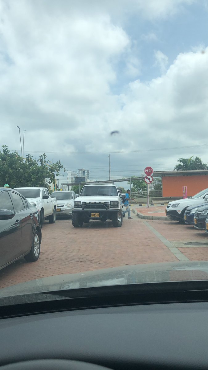 jorgeamoises's tweet photo. @MallPlazaCO una muestra del desorden causado!!! https://t.co/vjl9mY1EY1