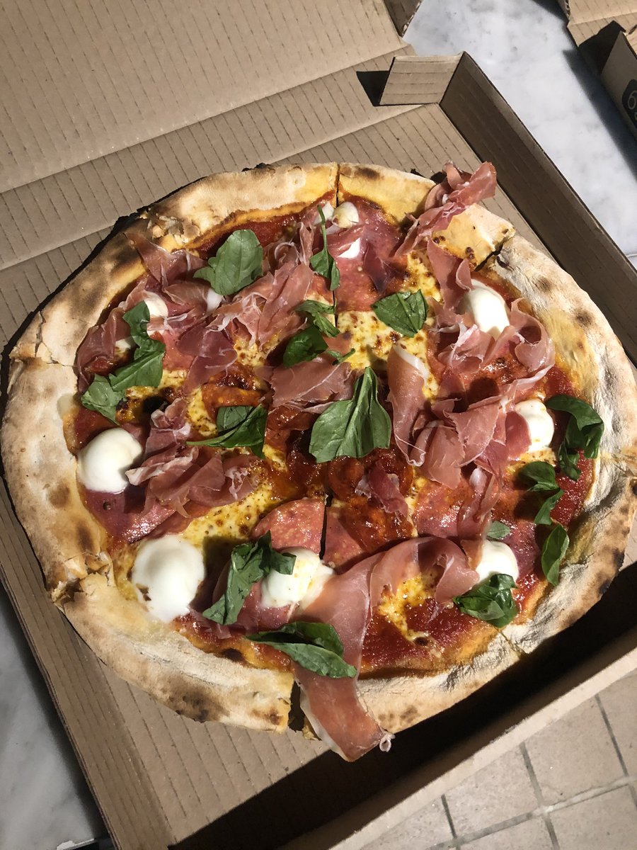 ruben_madiedo's tweet photo. @JuanSLopezM @BattutoColombia La diavola es imperdible ! 🍕🍕🍕 https://t.co/q5sLyNEcfd