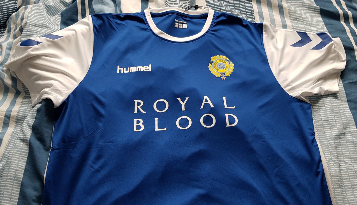 BradStrat's tweet photo. Love this. Supporting one of my favourite bands and NL football at the same time. Second cool football shirt I've bought this year after adding the @IronMaiden one to my collection🤘⚽️
Hummel kits are absolutely gorgeous 😍 #royalblood #rustingtonfc https://t.co/bZnVc2YF7X