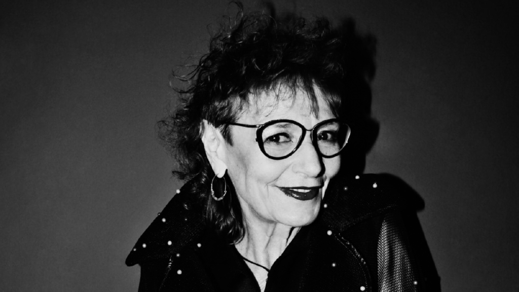 GrietaMag's tweet photo. Terminamos nuestro especial de #PeriodismoMusical con una conversación sobre medios, punk y feminismo con la británica Vivien Goldman: “Desde los tiempos más remotos, el patriarcado sólo ha querido hacernos callar", aseguró a Grieta. Léela acá: https://t.co/NDxIlMbHeP https://t.co/N4YXb3z80H