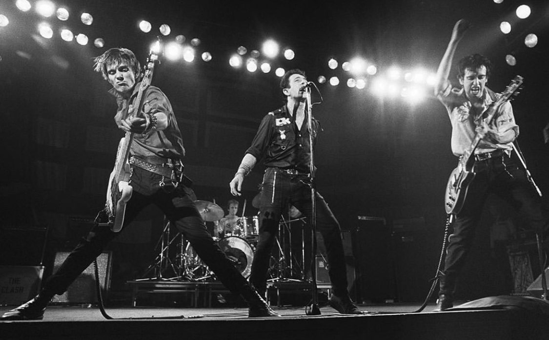 PunkMexico's tweet photo. The Clash, 1979
📸: Bob Gruen

#punk #punkexico #punkrock #punksnotdead #mexico #punkenespañol #elpunknohamuerto #theclash #punkstyle #punkart #tbt https://t.co/54qBjr12Lu