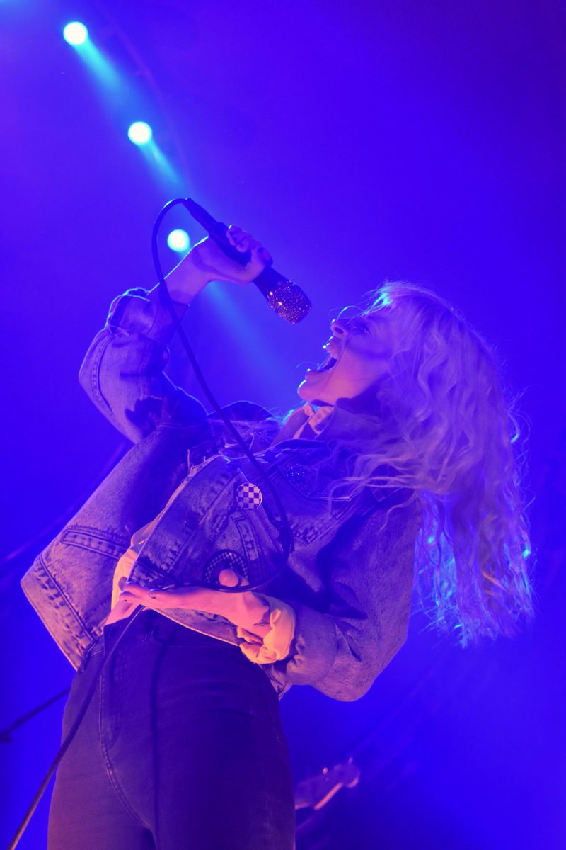 hayley’s iconic AL era looks — a thread 